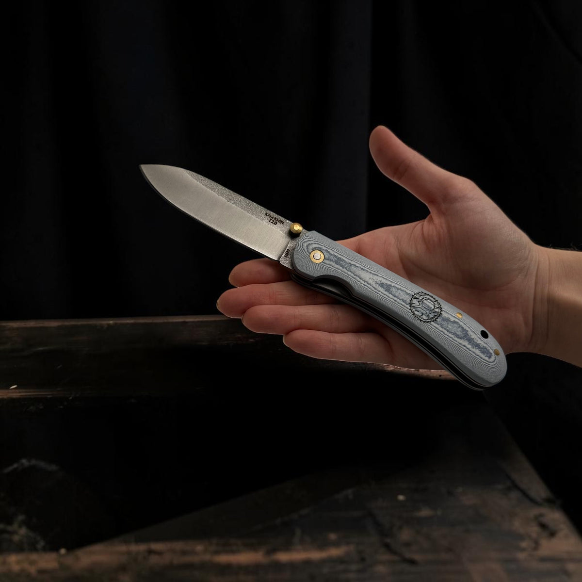 Gri Dekoratif Kapalı Çakı – Model 22