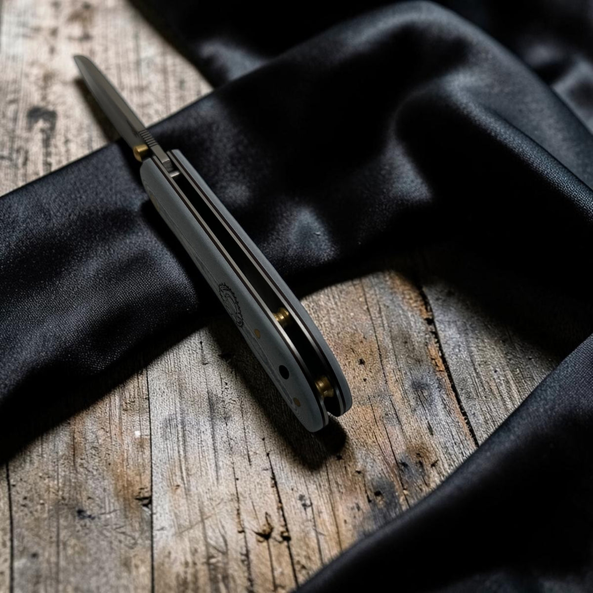 Gri Dekoratif Kapalı Çakı – Model 22