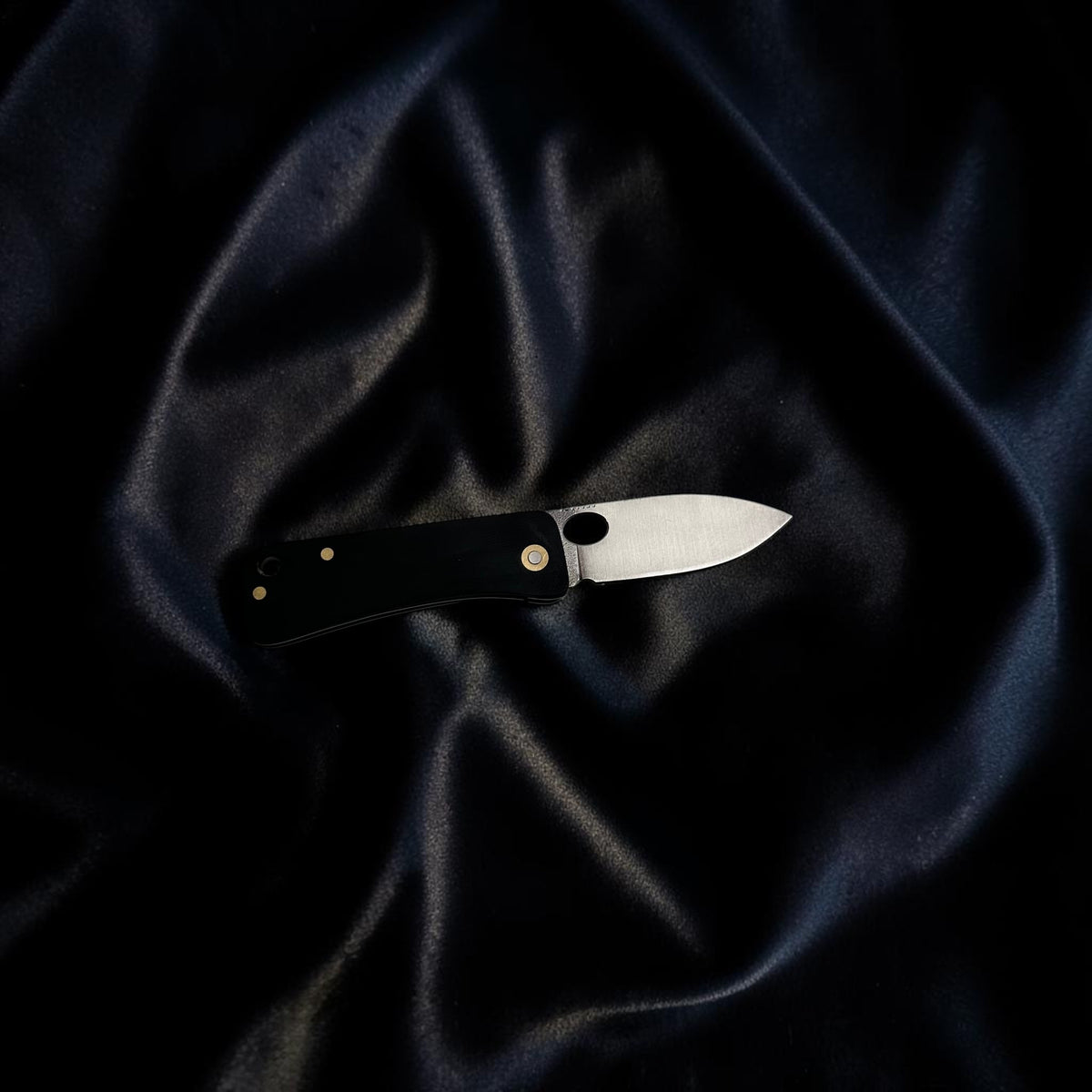 Siyah Minimal Katlanır Çakı – Model 18