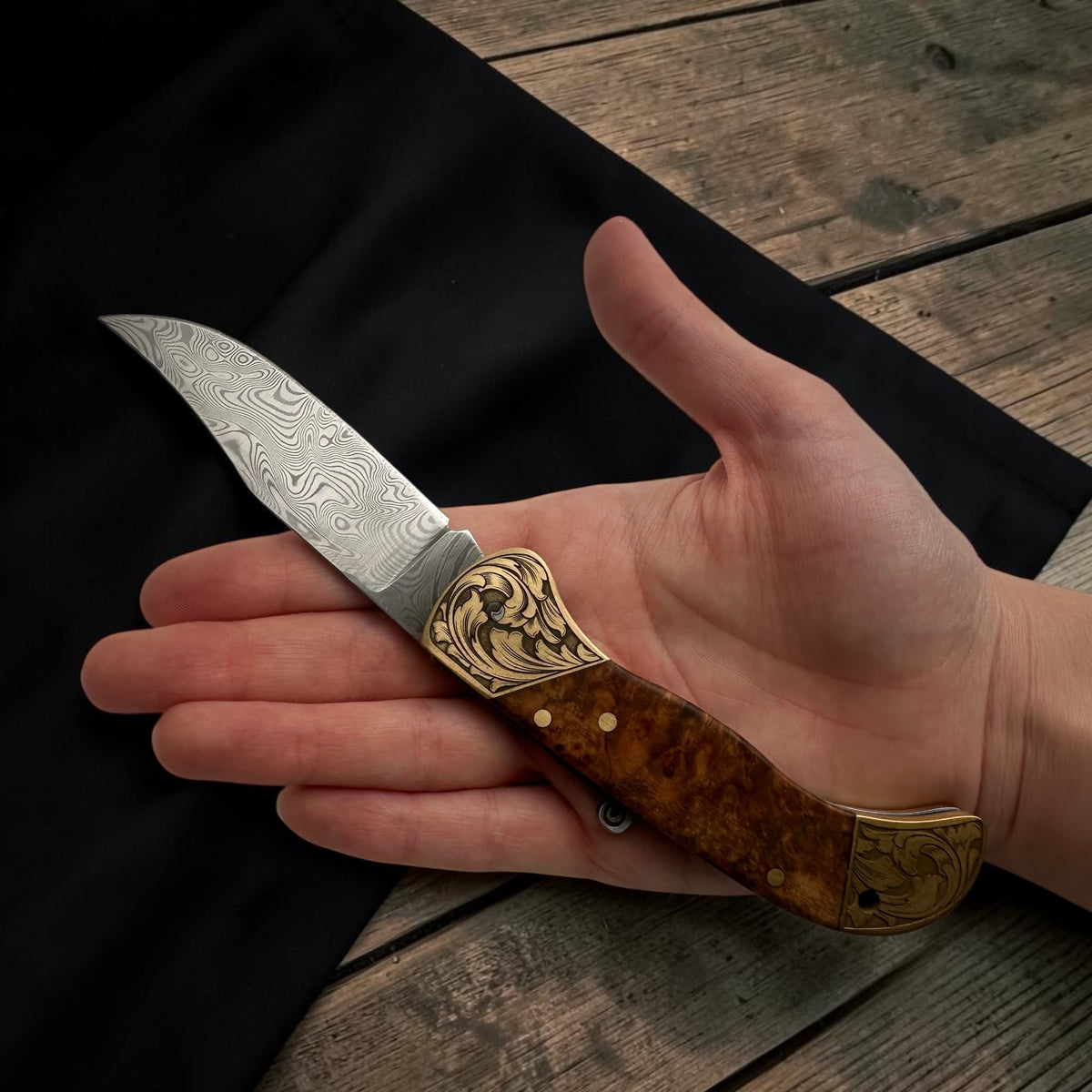 Kabartma Görünümlü Koleksiyonluk Çakı – Model 15