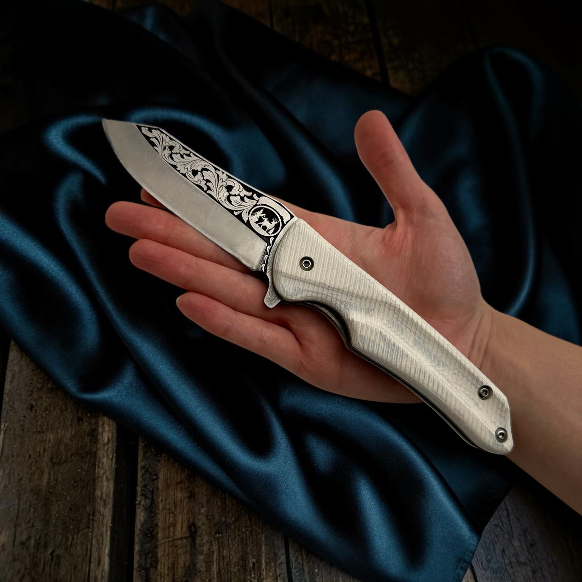 Beyaz Saplı Desenli Çakı – Model 5