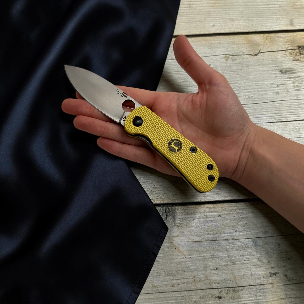 Sarı Delikli Sap Tasarımlı Çakı – Model 40