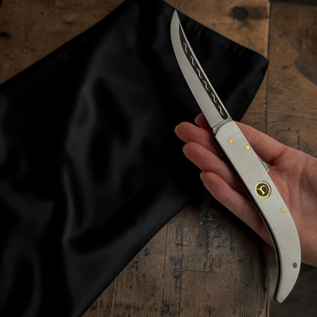 Beyaz Kavisli Sap Tasarımlı Çakı – Model 24