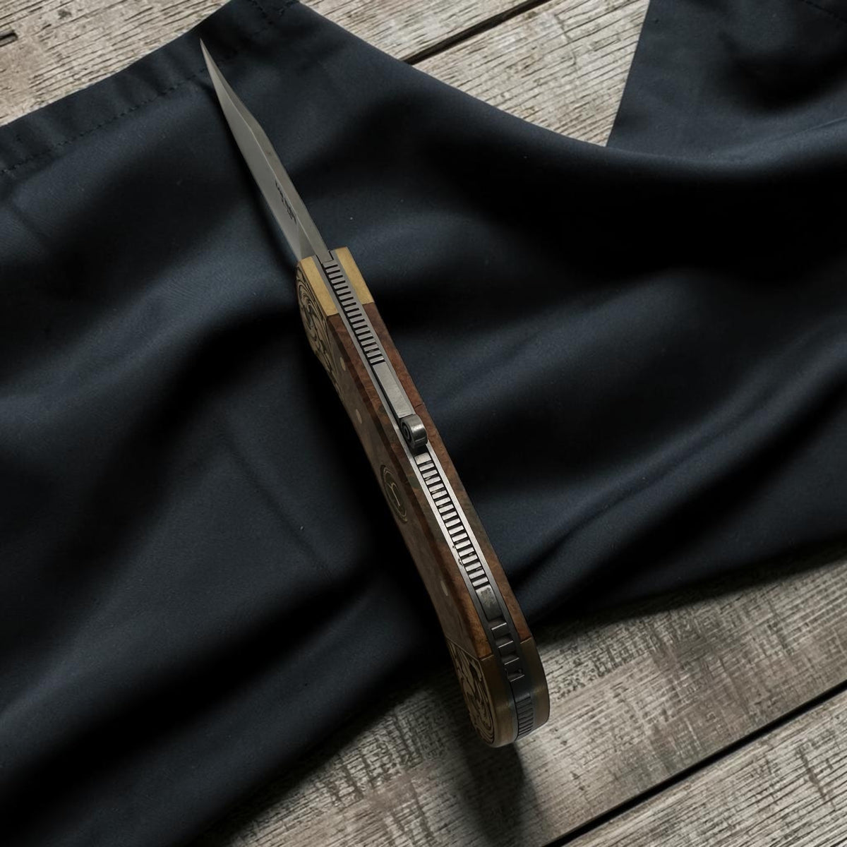 Kabartma Görünümlü Koleksiyonluk Çakı – Model 15